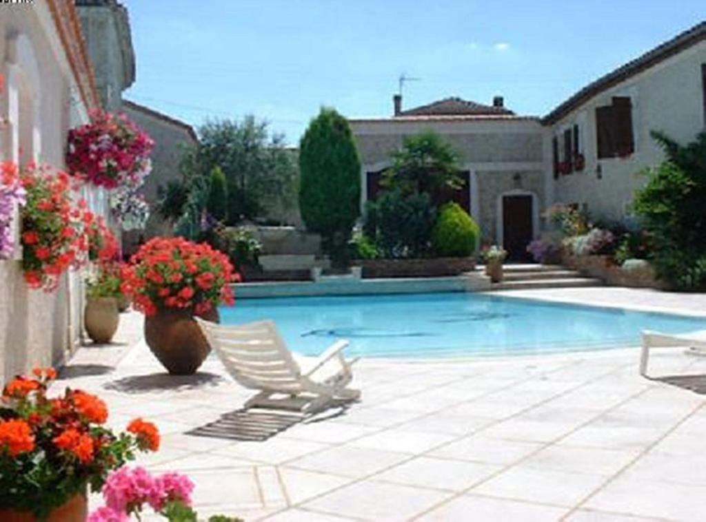 Mansle-les-Fontaines La Fontaine Des Arts B&B 외부 사진