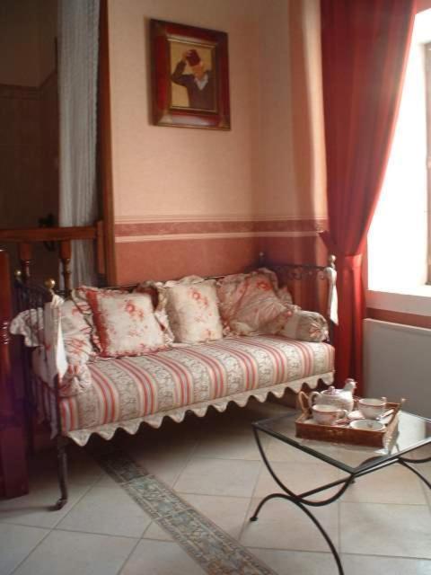 Mansle-les-Fontaines La Fontaine Des Arts B&B 객실 사진