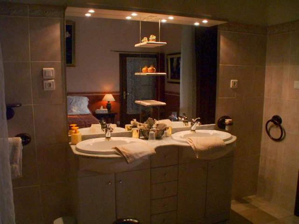 Mansle-les-Fontaines La Fontaine Des Arts B&B 객실 사진