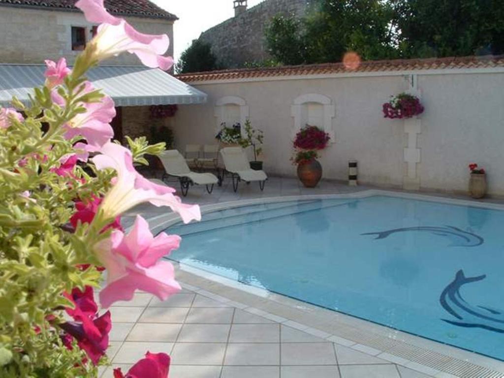 Mansle-les-Fontaines La Fontaine Des Arts B&B 외부 사진