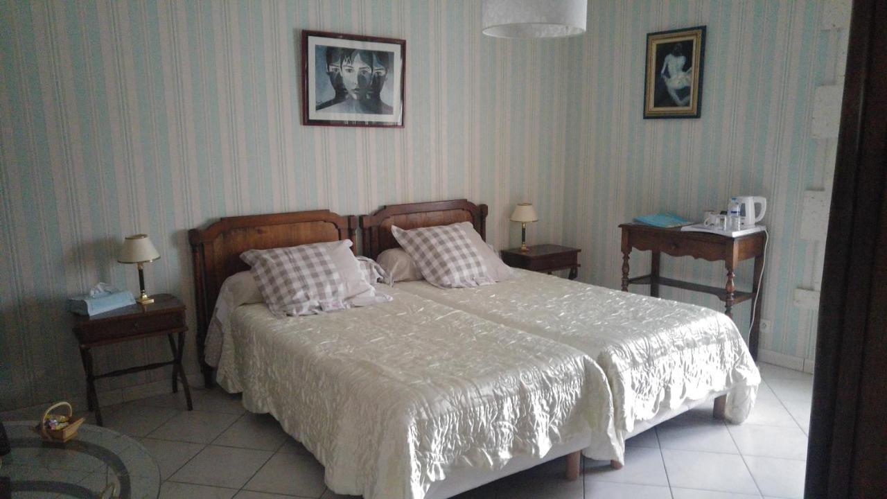 Mansle-les-Fontaines La Fontaine Des Arts B&B 외부 사진