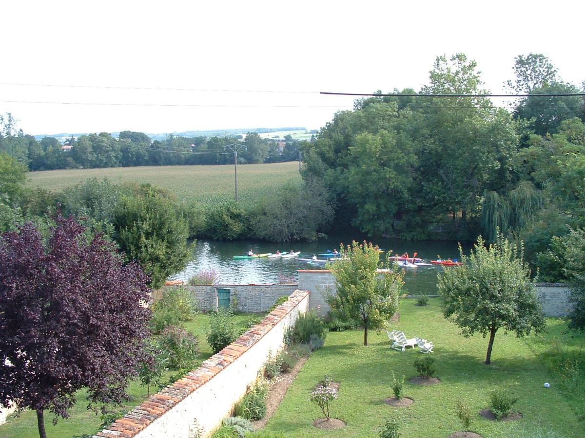 Mansle-les-Fontaines La Fontaine Des Arts B&B 외부 사진