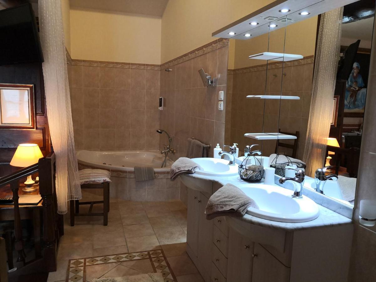 Mansle-les-Fontaines La Fontaine Des Arts B&B 외부 사진
